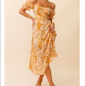 Selfie Leslie off the shoulder, print orange dress